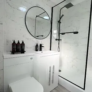 Stunning In Beckton With Private Entrance , London United Kingdom