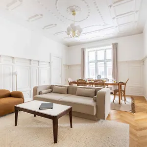 Large In By Tivoli Gardens Apartment